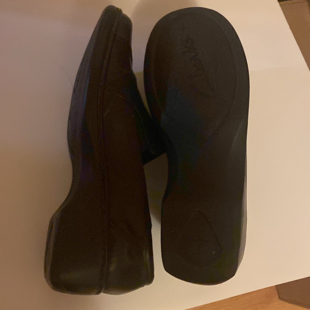 Clarks - Picture 3 of 6
